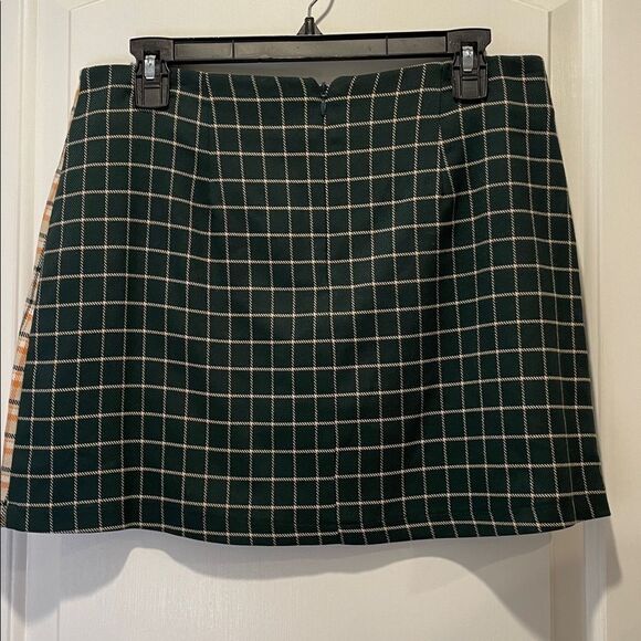 Urban Outfitters Plaid Mini Skirt in Green and Beige M - Picture 3 of 4